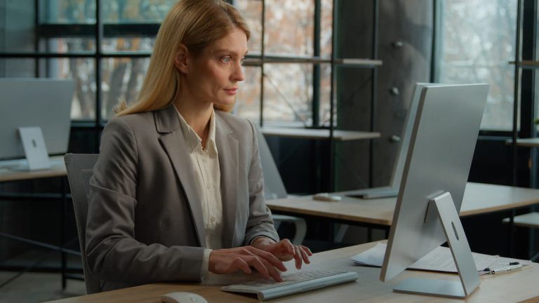 Caso pratico di automazione AI in ufficio: ridotto del 40% il carico di lavoro manuale